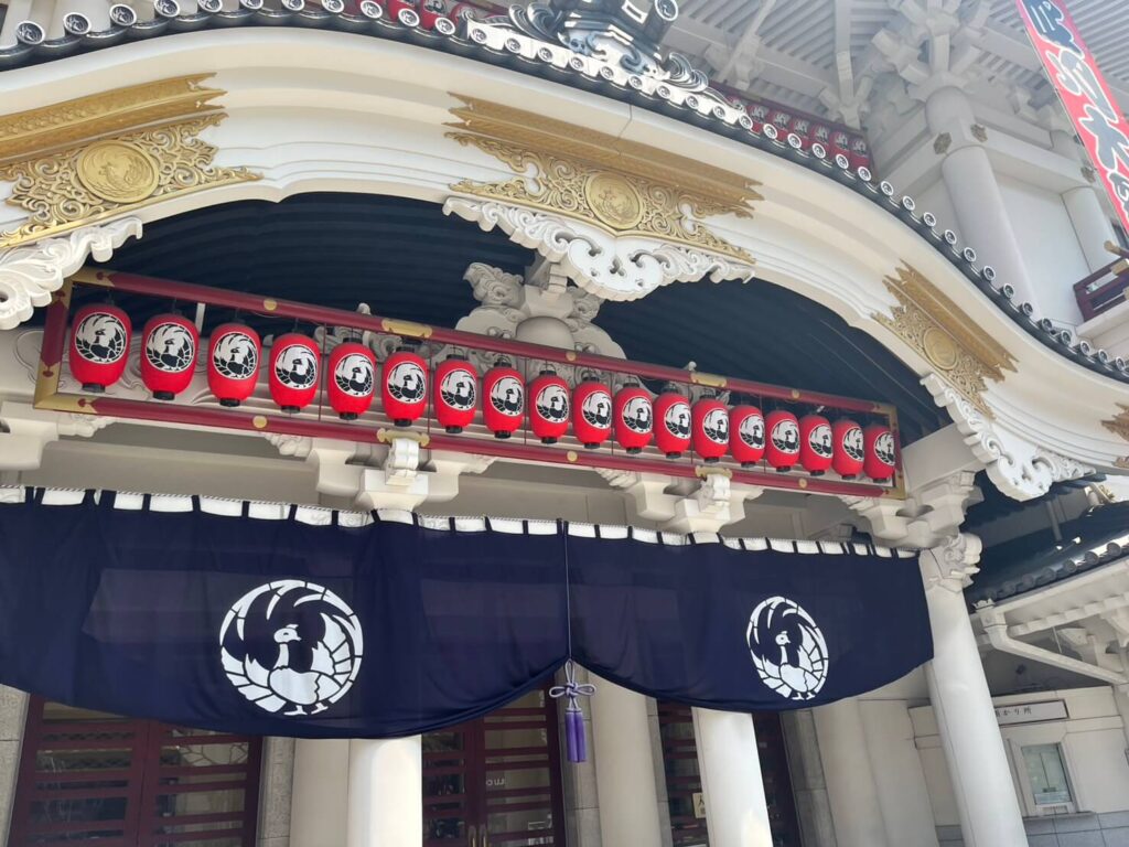 歌舞伎座の立派な門構え